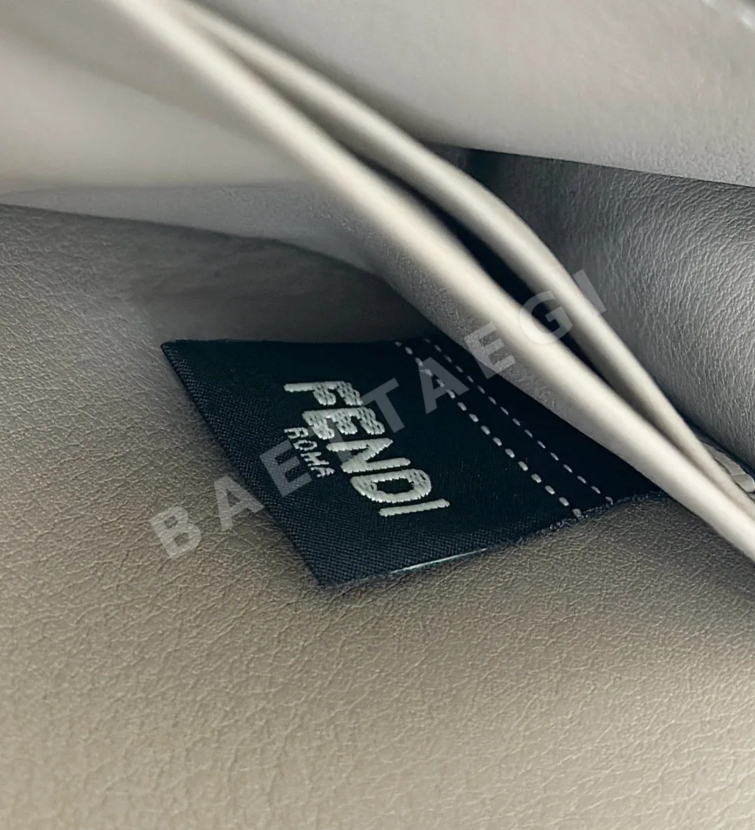 펜디 바게트 체인 월렛 가방 상세 이미지 8