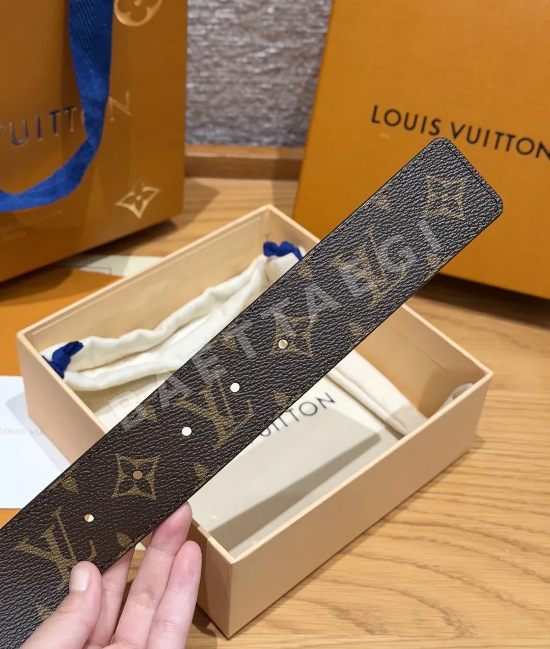 루이비통 모노그램 LV 버클 남성 벨트 상세 이미지 4