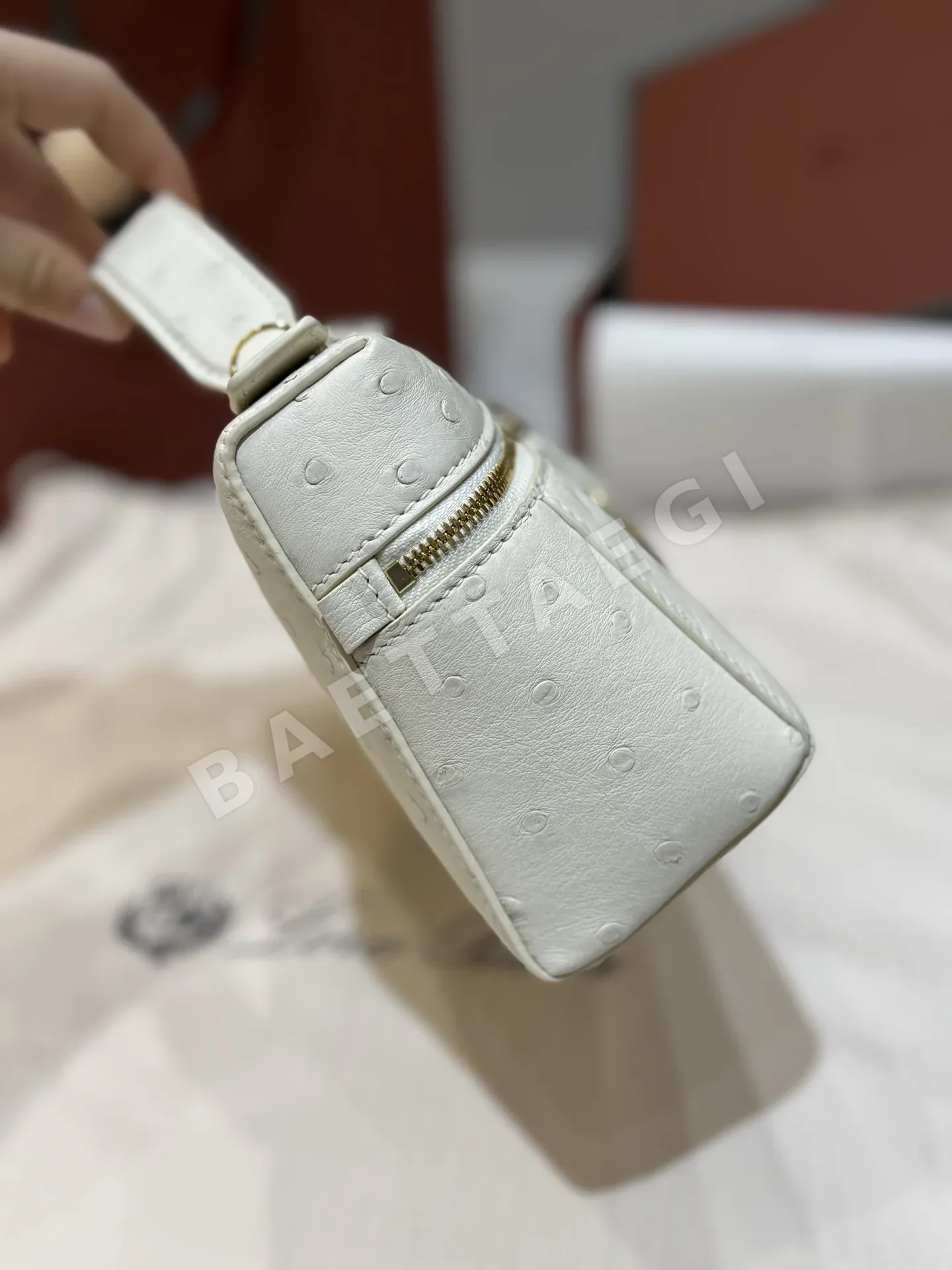 로로피아나 타조가죽 더블지퍼 숄더백 상세 이미지 3