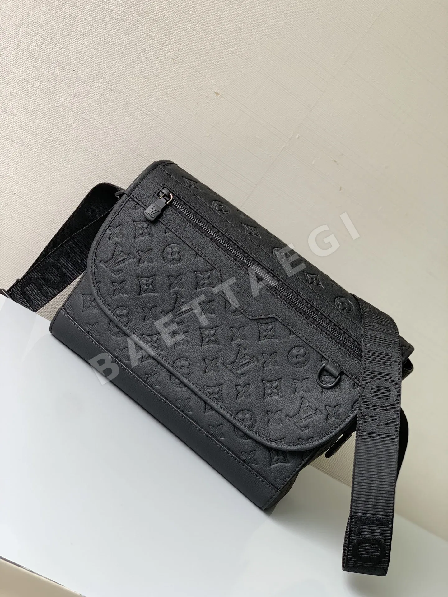 루이비통 쿠리어 메신저 가방 M28781