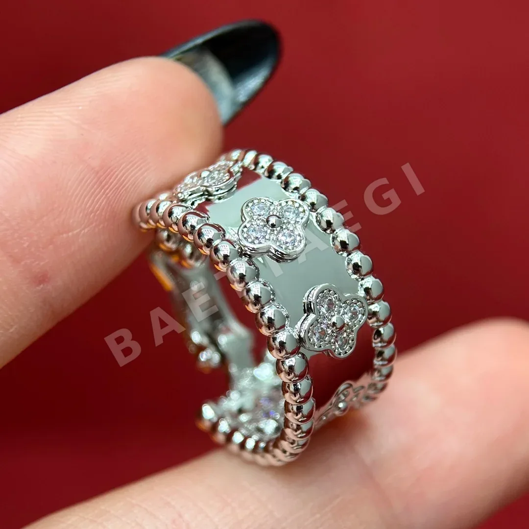 반클리프앤아펠 페를르 클로버 다이아몬드 귀걸이 상세 이미지 4
