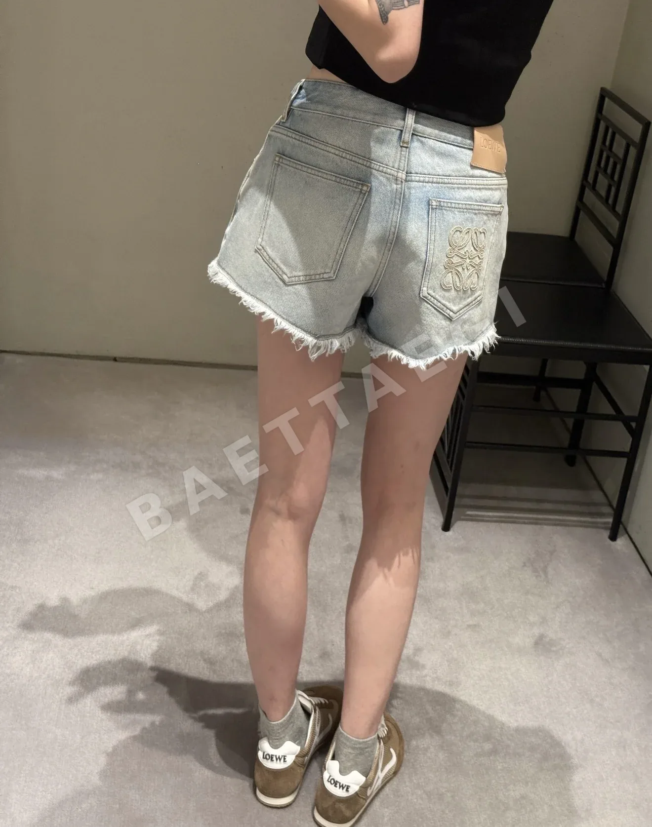 로에베 연청 워싱 프린지 여성 데님 반바지 상세 이미지 6