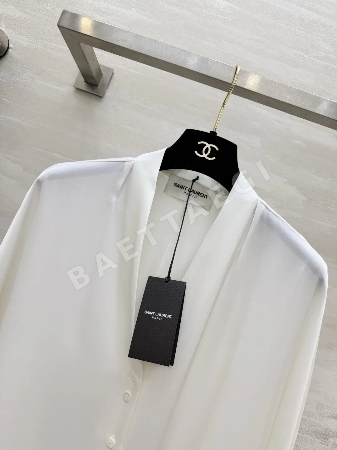 생로랑 실크 새틴 V넥 셔츠 상세 이미지 5