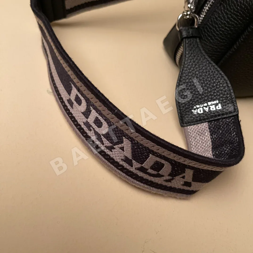 프라다 소프트 패드 볼링 백 가방 1BB102 상세 이미지 3