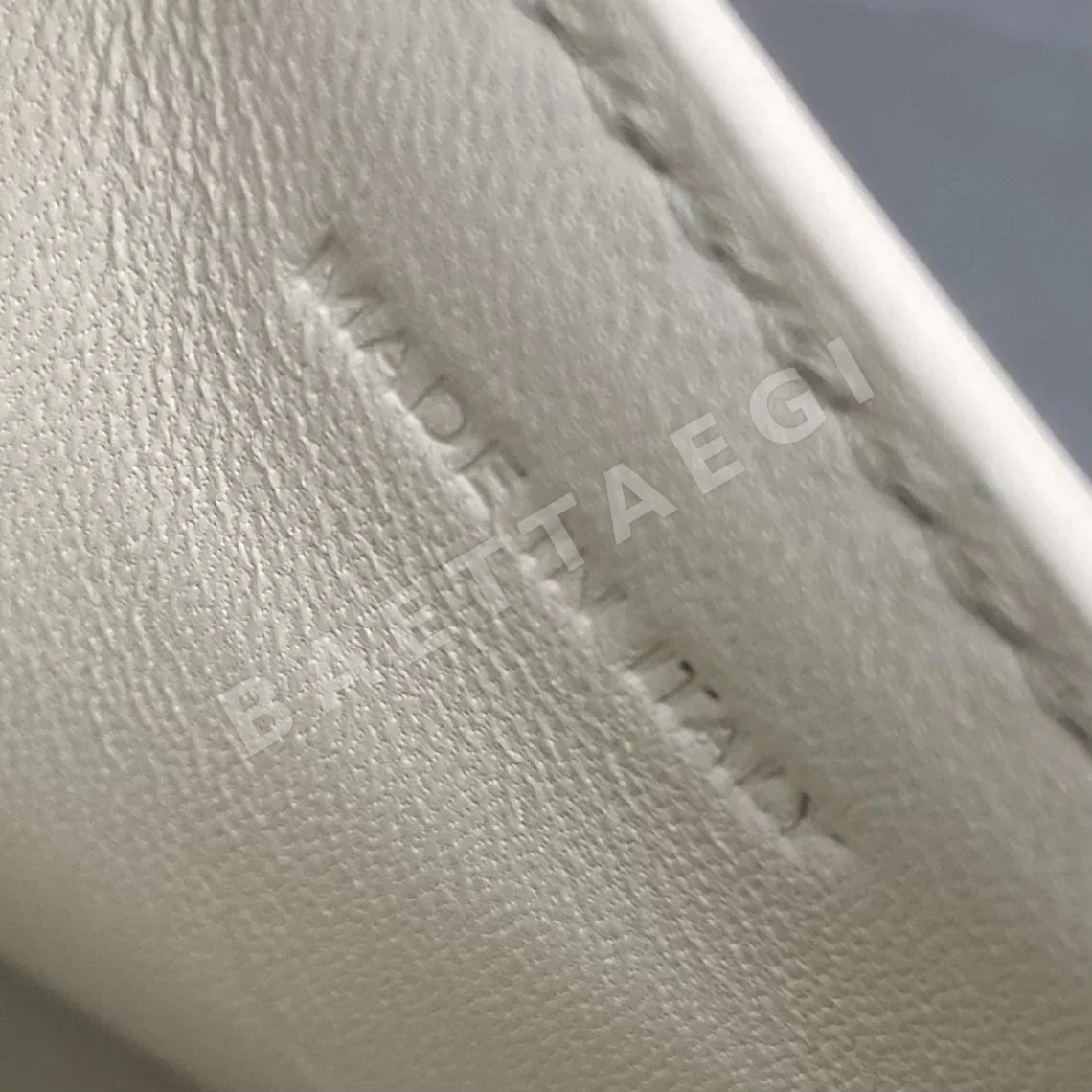 셀린느 조세핀 화이트 미니 지갑 상세 이미지 6