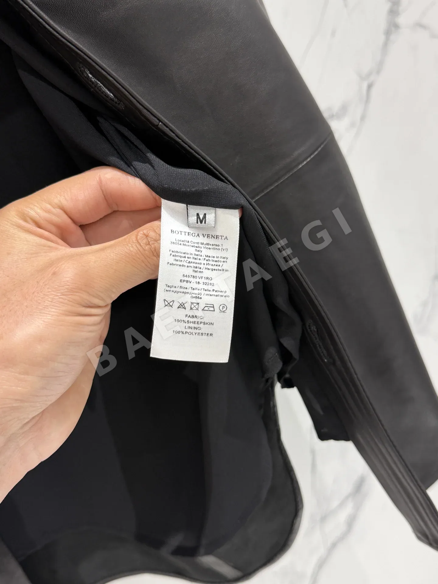 보테가베네타 램스킨 오프숄더 여성 자켓 상세 이미지 8