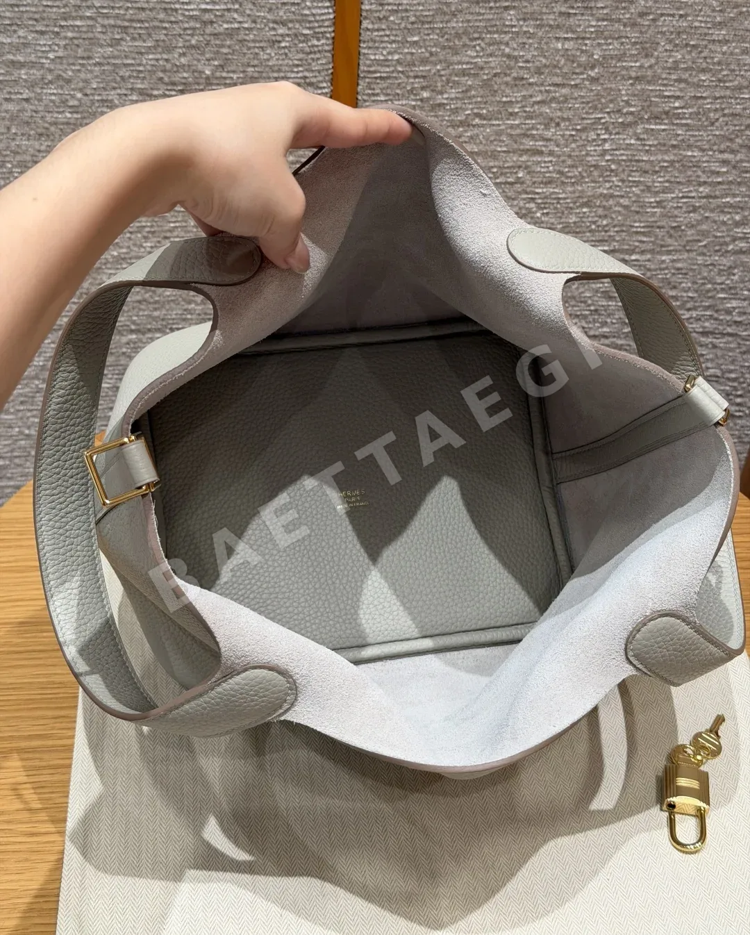 에르메스 피코탄 록 가죽 지갑 상세 이미지 4