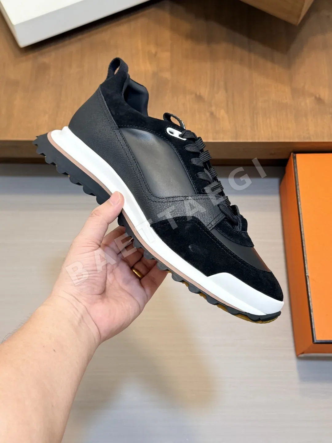 에르메스 리더 스니커즈 남성 상세 이미지 4
