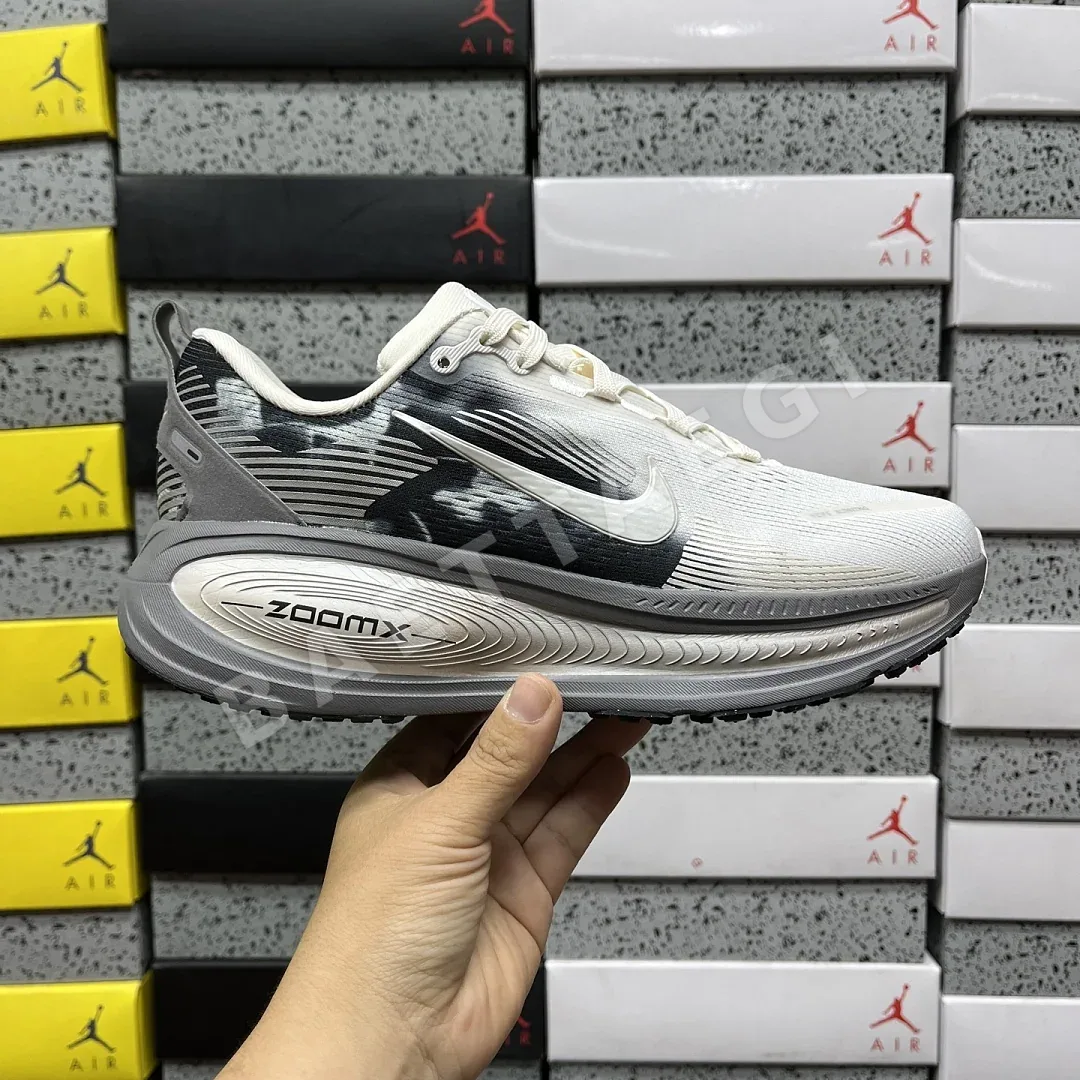 나이키 [XY] 보메로 18 IF4463-002 201688 Nike Vomero 18 상세 이미지 2