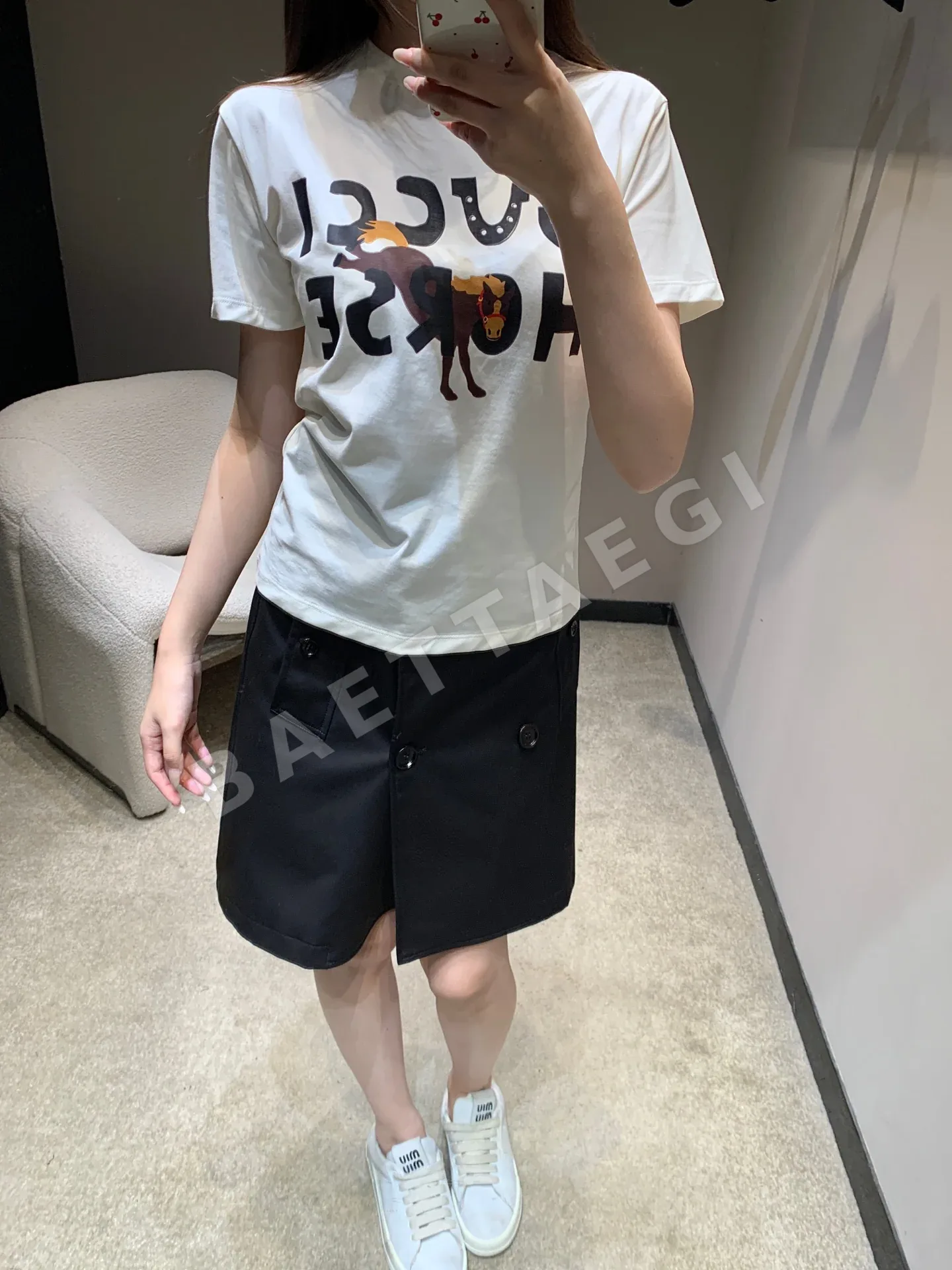 구찌 레터 호스 프린트 여성 반팔 티셔츠 상세 이미지 2