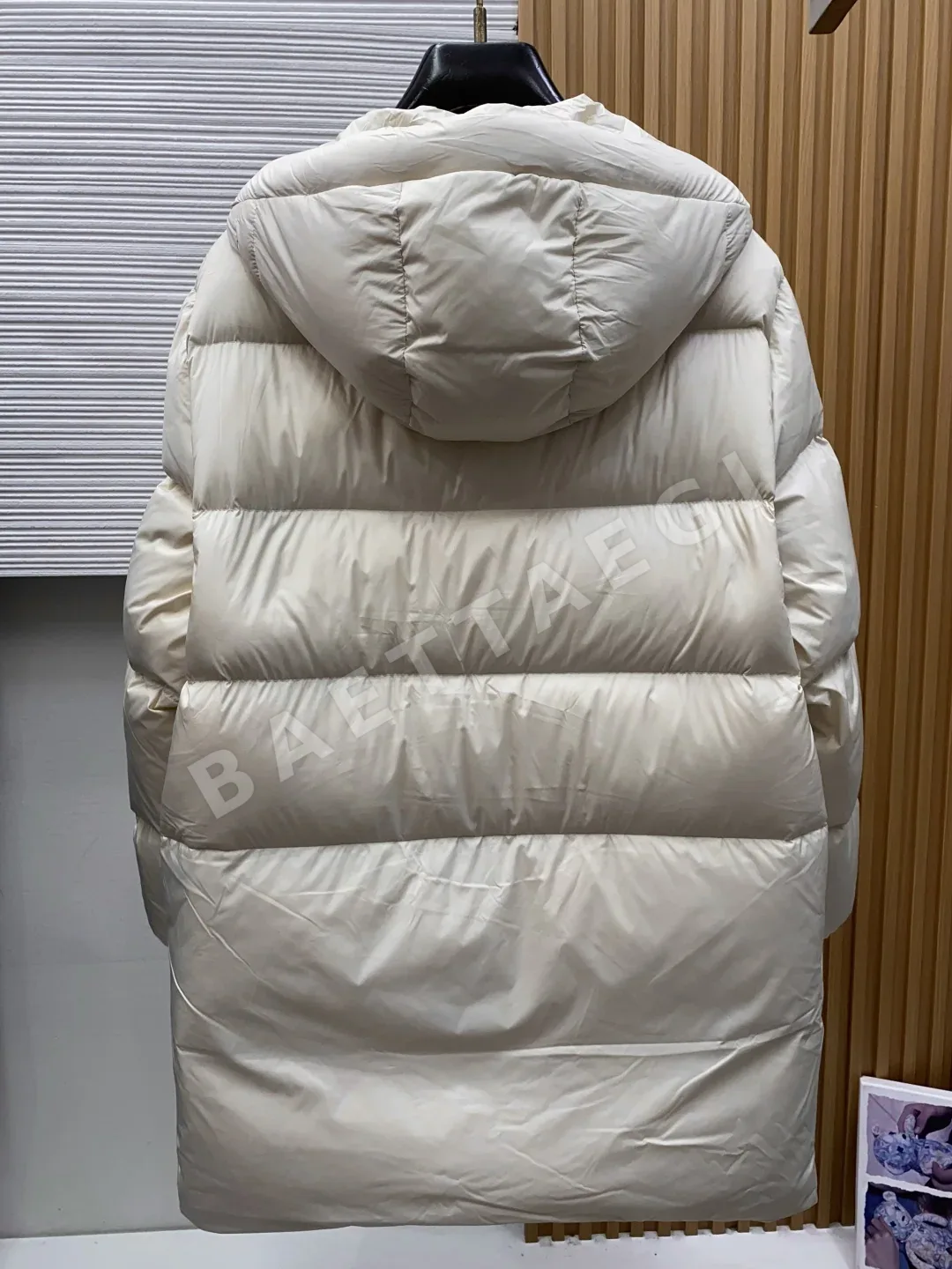 몽클레르 남성 미들 길이 다운 패딩 재킷 상세 이미지 11