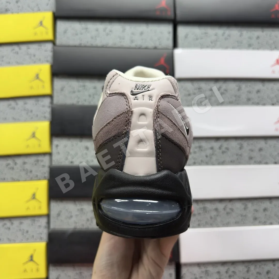나이키 [WE] 에어 맥스 95 IQ0277-010 201814 Nike Air Max 95 Big Bubble Tattoo Light 상세 이미지 9