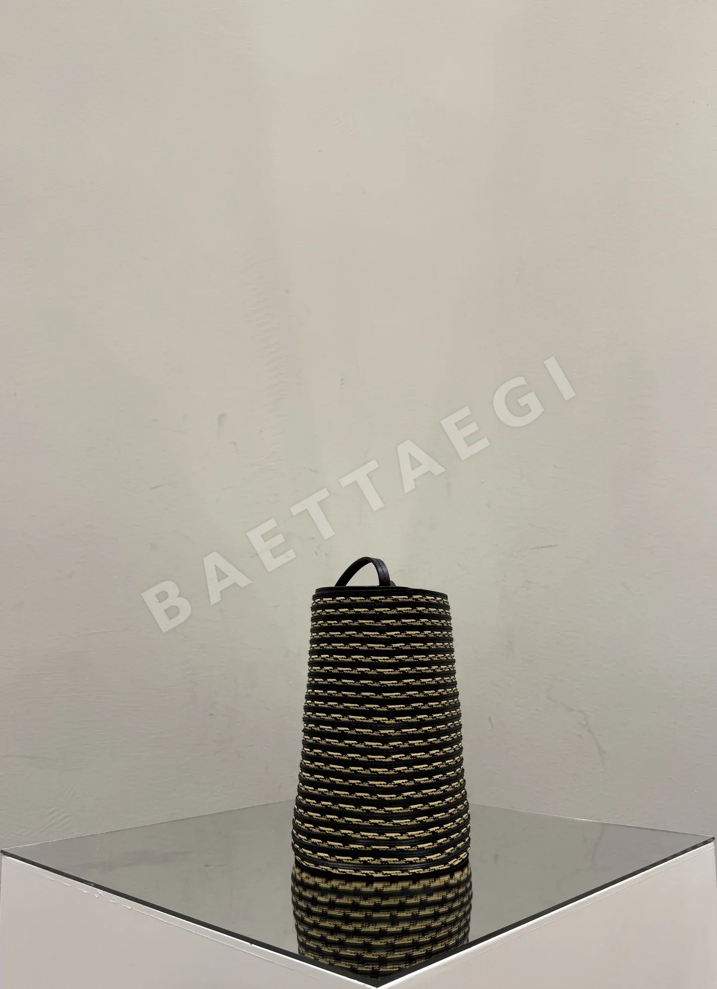더로우 보우 라피아 토트백 상세 이미지 5