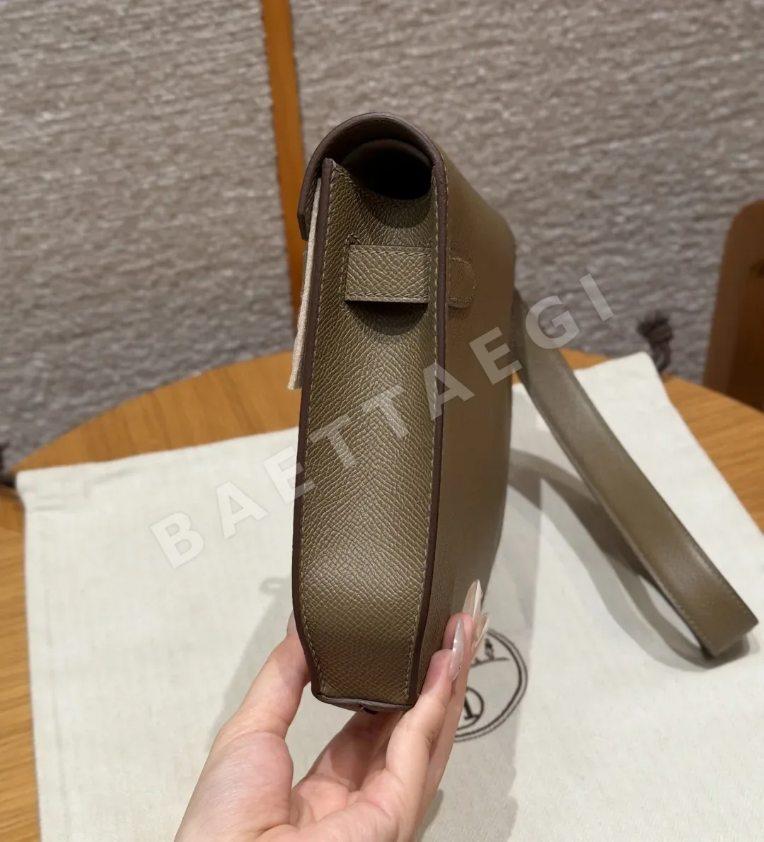 에르메스 켈리 데페쉬 가죽 지갑 상세 이미지 4