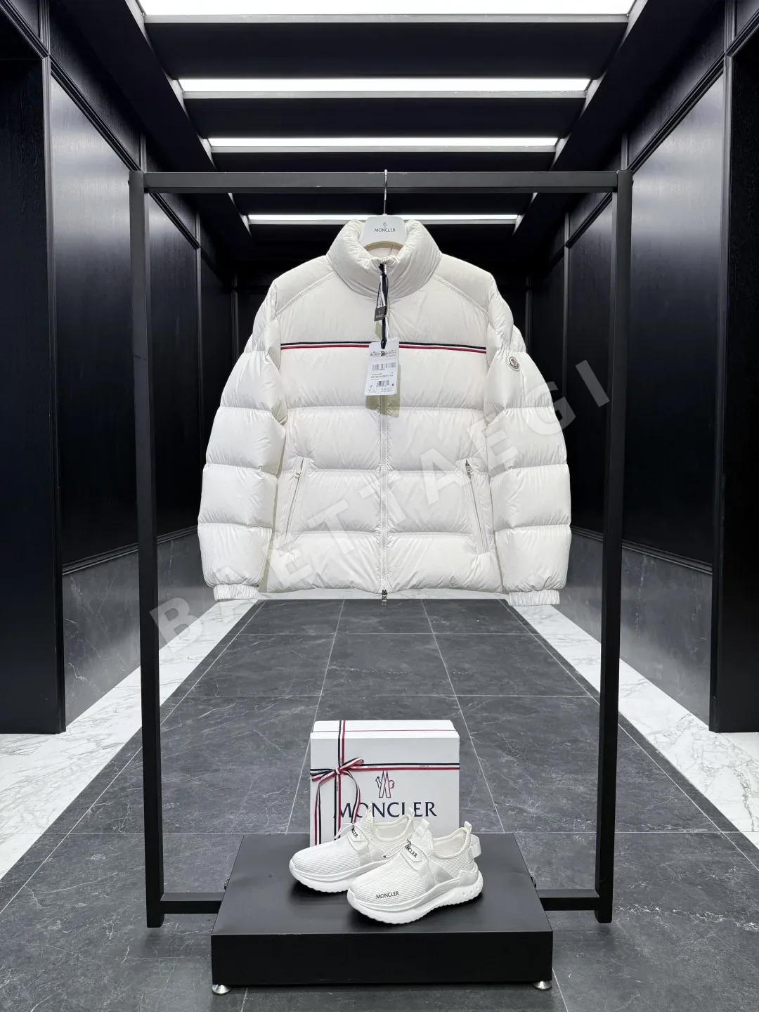 몽클레르 부바크(Moncler Bouvaque) 남성 숏 패딩 재킷 170969