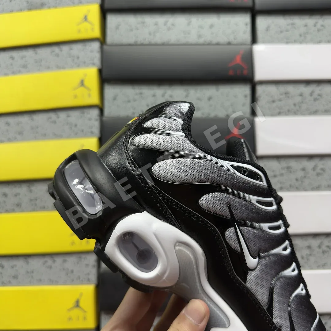 나이키 [BD] 에어 맥스 플러스 DM0032-003 201855 Nike Air Max Plus Black Silver White 상세 이미지 3
