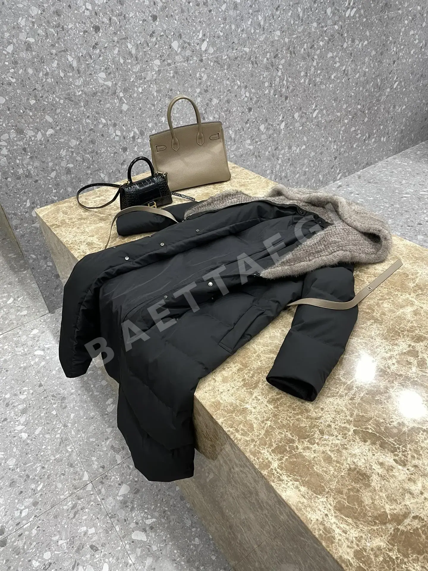 로로피아나 밍크 퍼 탈착 후드 여성 패딩 코트 상세 이미지 4