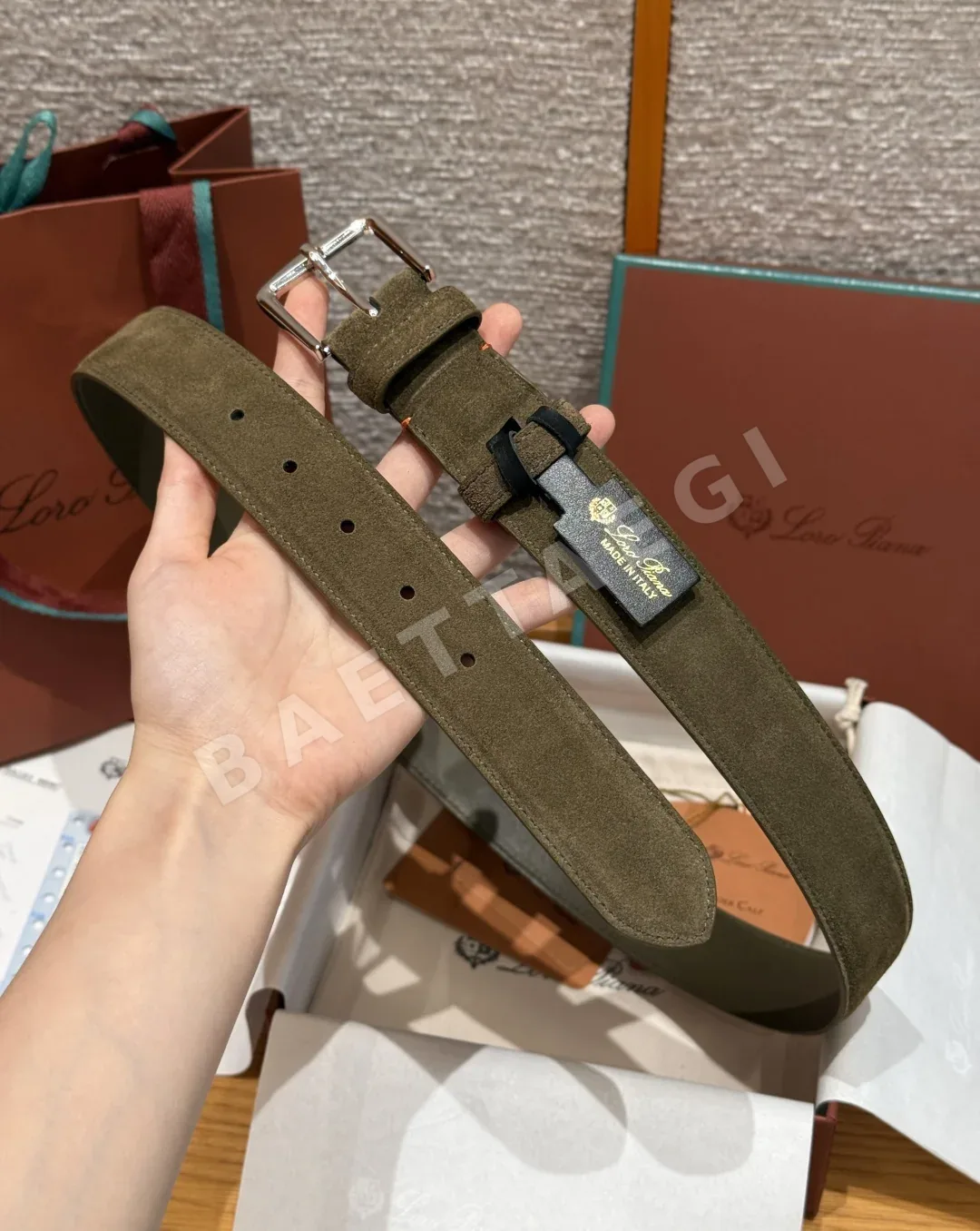 로로피아나 알사벨 스웨이드 송아지가죽 벨트 상세 이미지 8