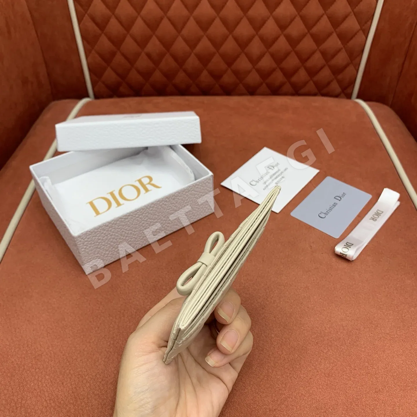 디올 리본 메탈 잠금 램스킨 카드 지갑 상세 이미지 4