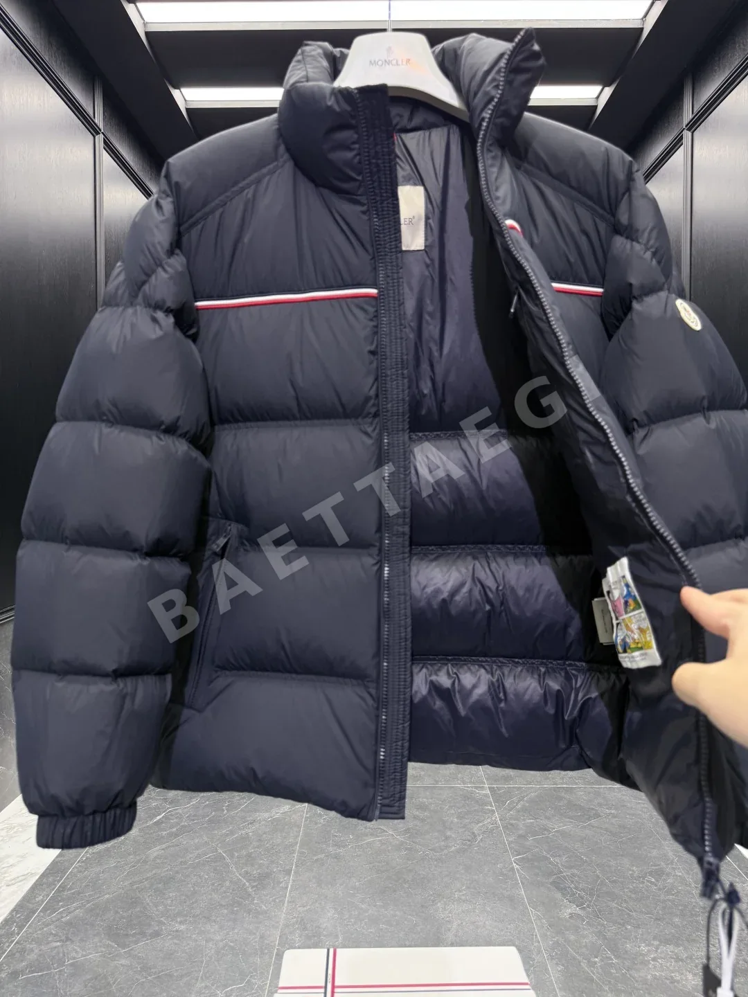 몽클레르 부바크(Moncler Bouvaque) 남성 숏 패딩 재킷 상세 이미지 8