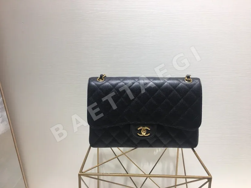샤넬 지존 블랙 금장 짐보 숄더백 136216