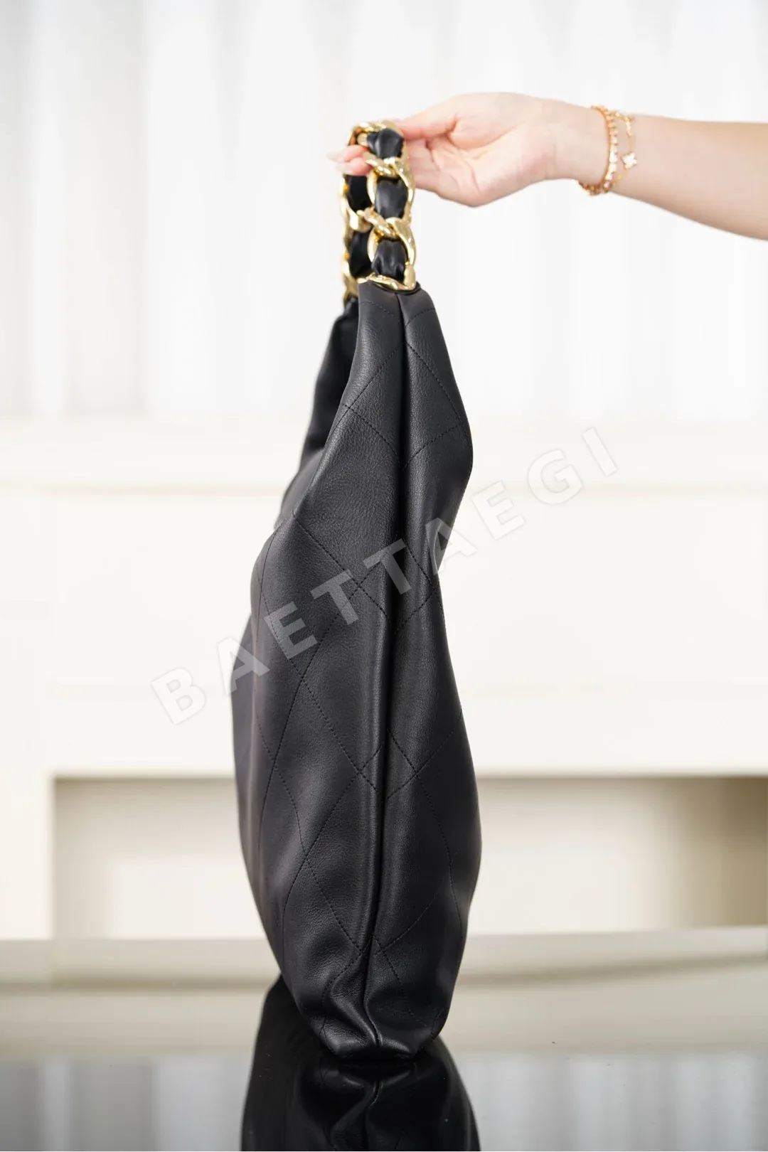 샤넬 히피 파이 송아지가죽 숄더백 상세 이미지 7
