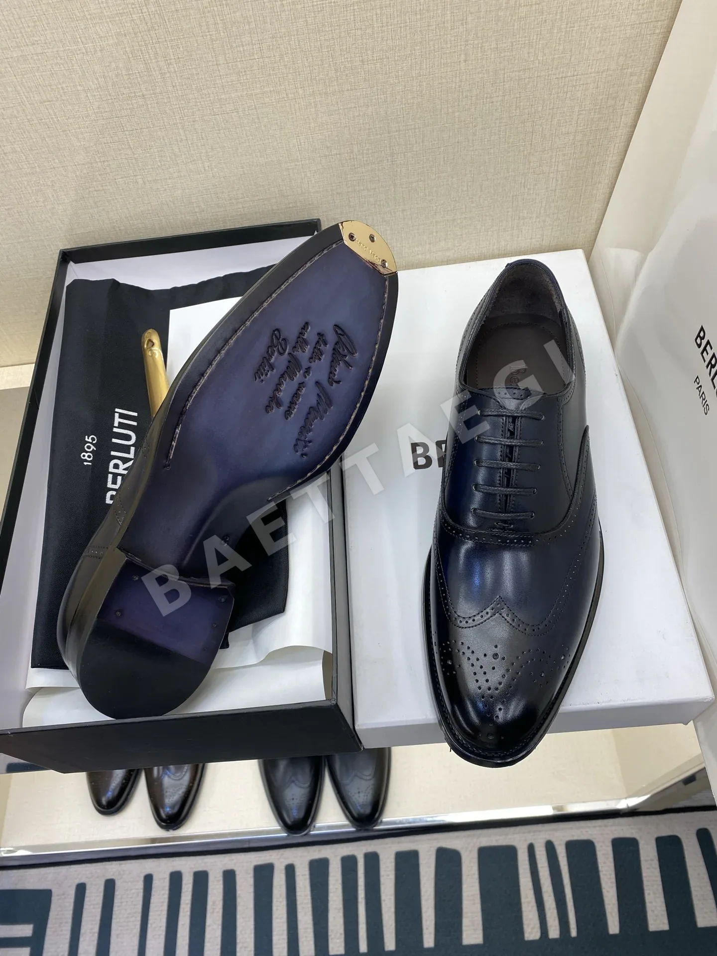 벨루티 로퍼 카프스킨 브로그 디테일 상세 이미지 10