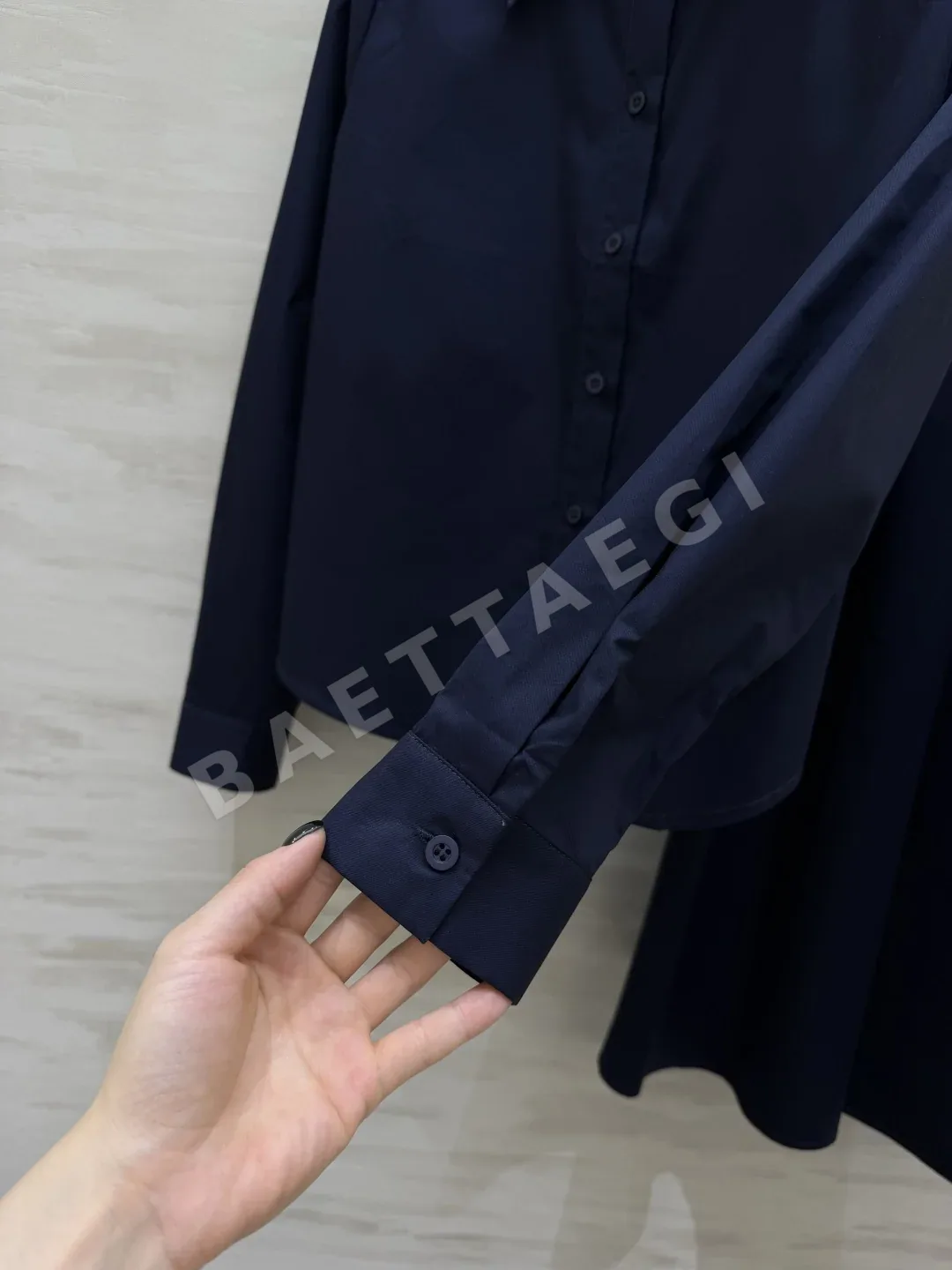 보테가베네타 네이비 포인티드 카라 셔츠 스커트 세트 상세 이미지 8