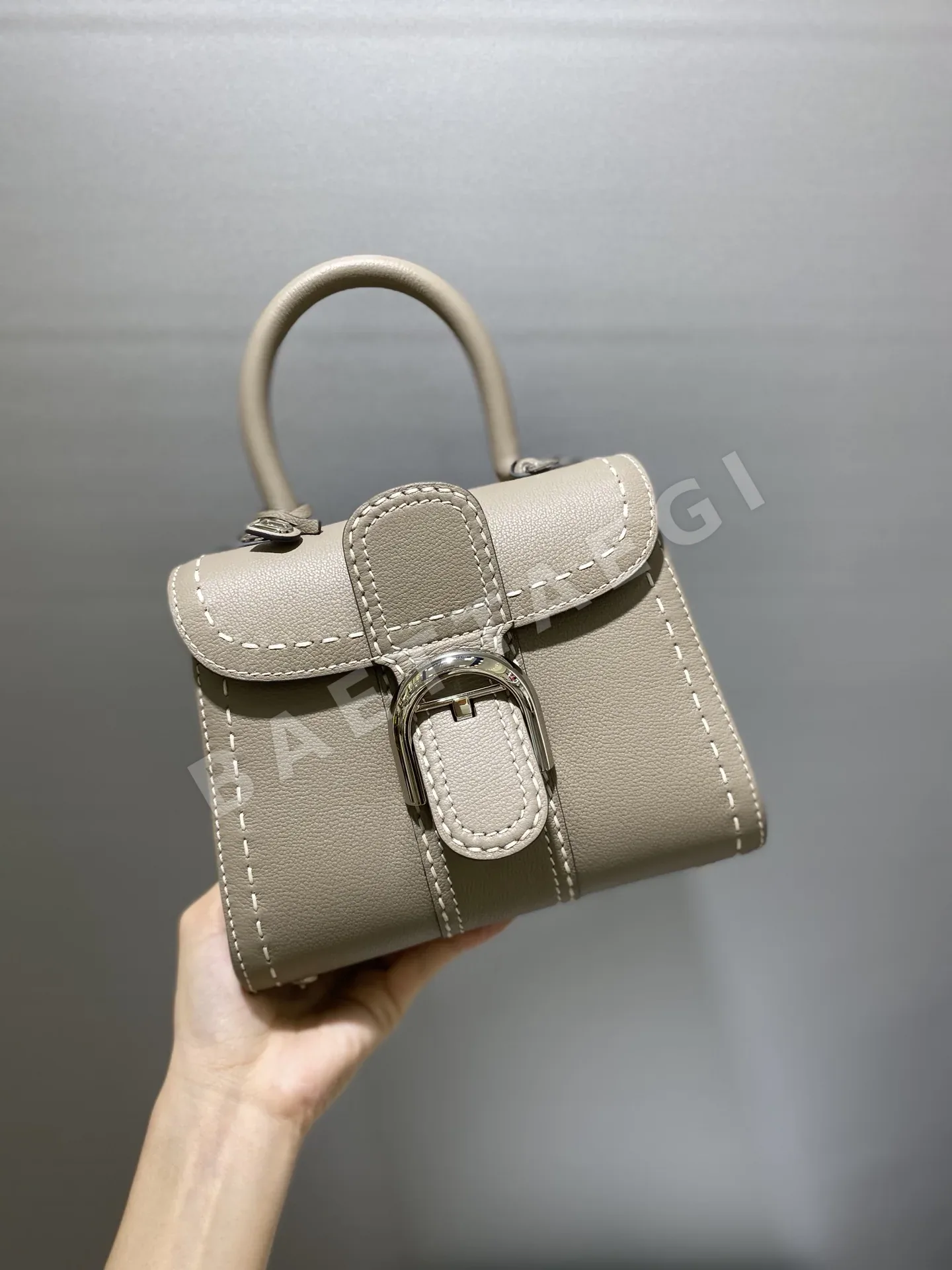 델보 브릴리언트 아우터심 양가죽 숄더백 20 CM 상세 이미지 2
