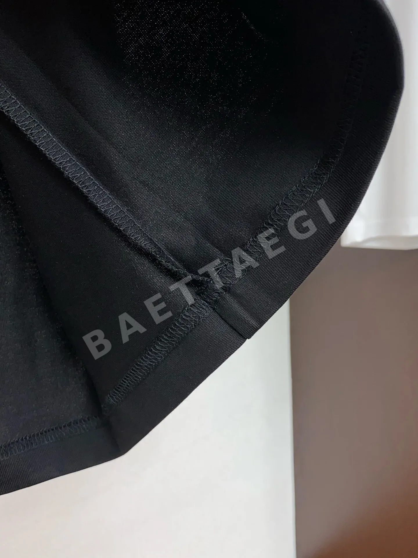 프라다 로고 코튼 라운드넥 반팔 티셔츠 1817 상세 이미지 7
