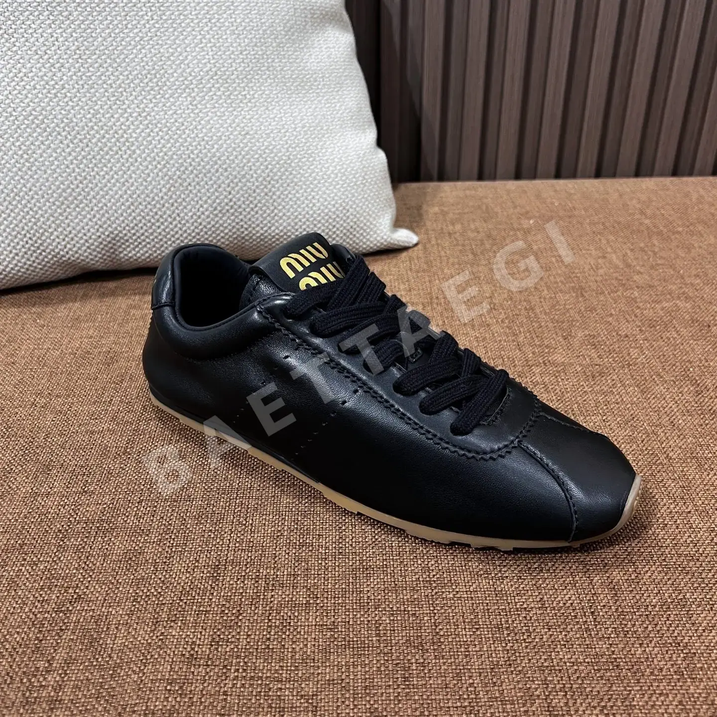 미우미우 스니커즈 블랙 가죽 상세 이미지 4