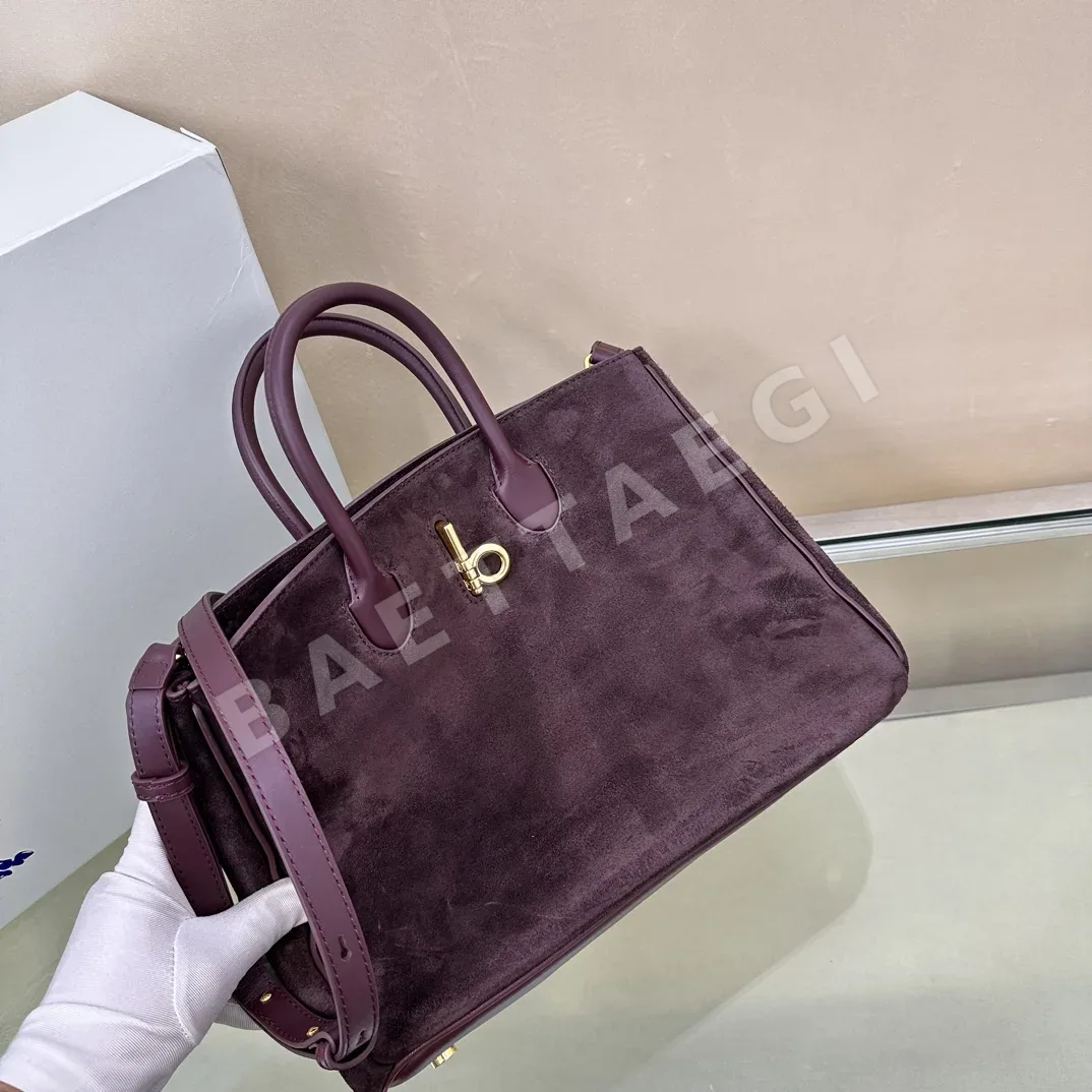 버버리 송아지가죽 스웨이드 토트백 숄더백 상세 이미지 9