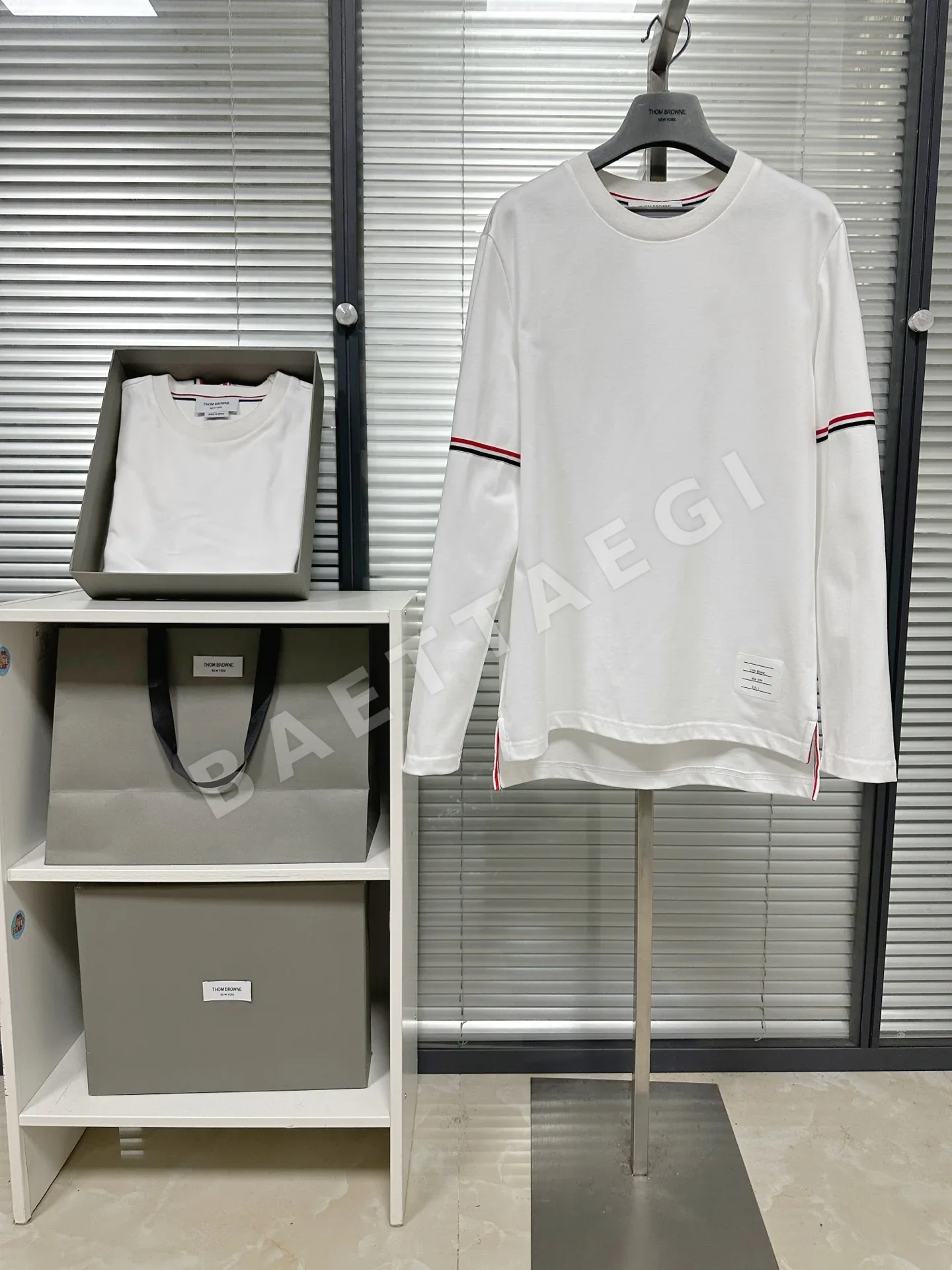 톰브라운 TB 3색 암밴드 웨빙 긴팔 티셔츠 상세 이미지 5