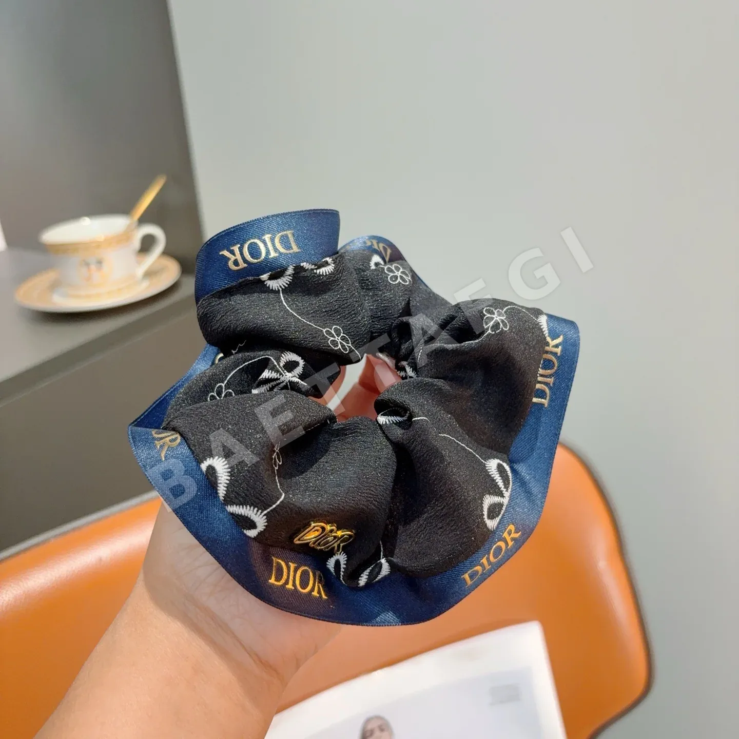 디올 꽃무늬 헤어 밴드 184497