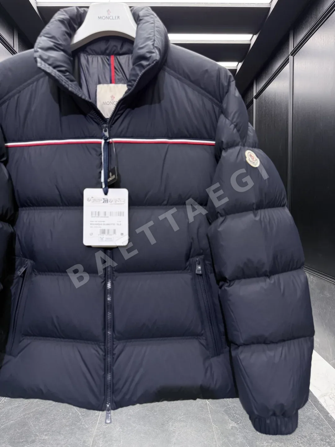 몽클레르 부바크(Moncler Bouvaque) 남성 숏 패딩 재킷 상세 이미지 6