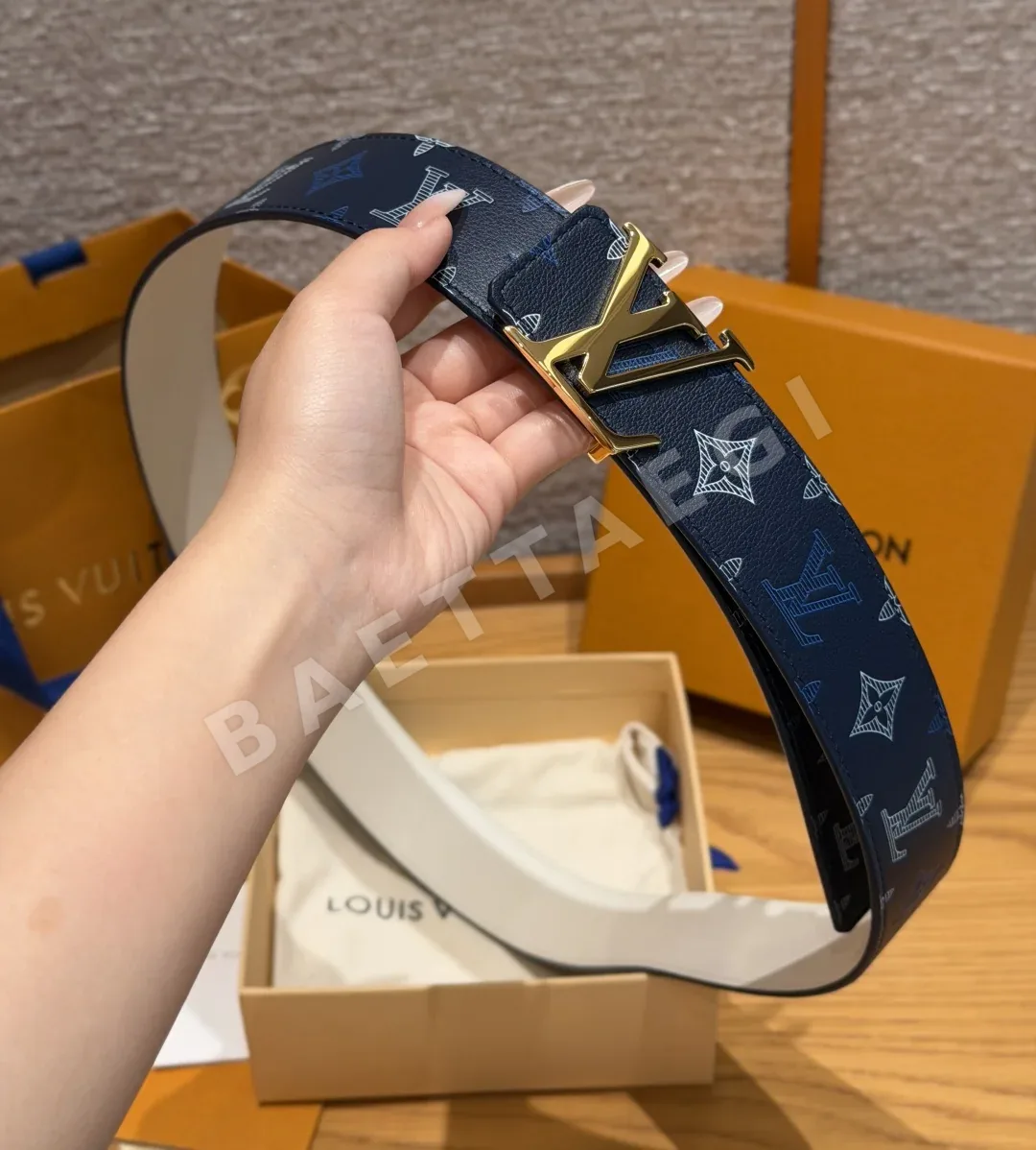 루이비통 리버시블 가죽 벨트 40MM 상세 이미지 3