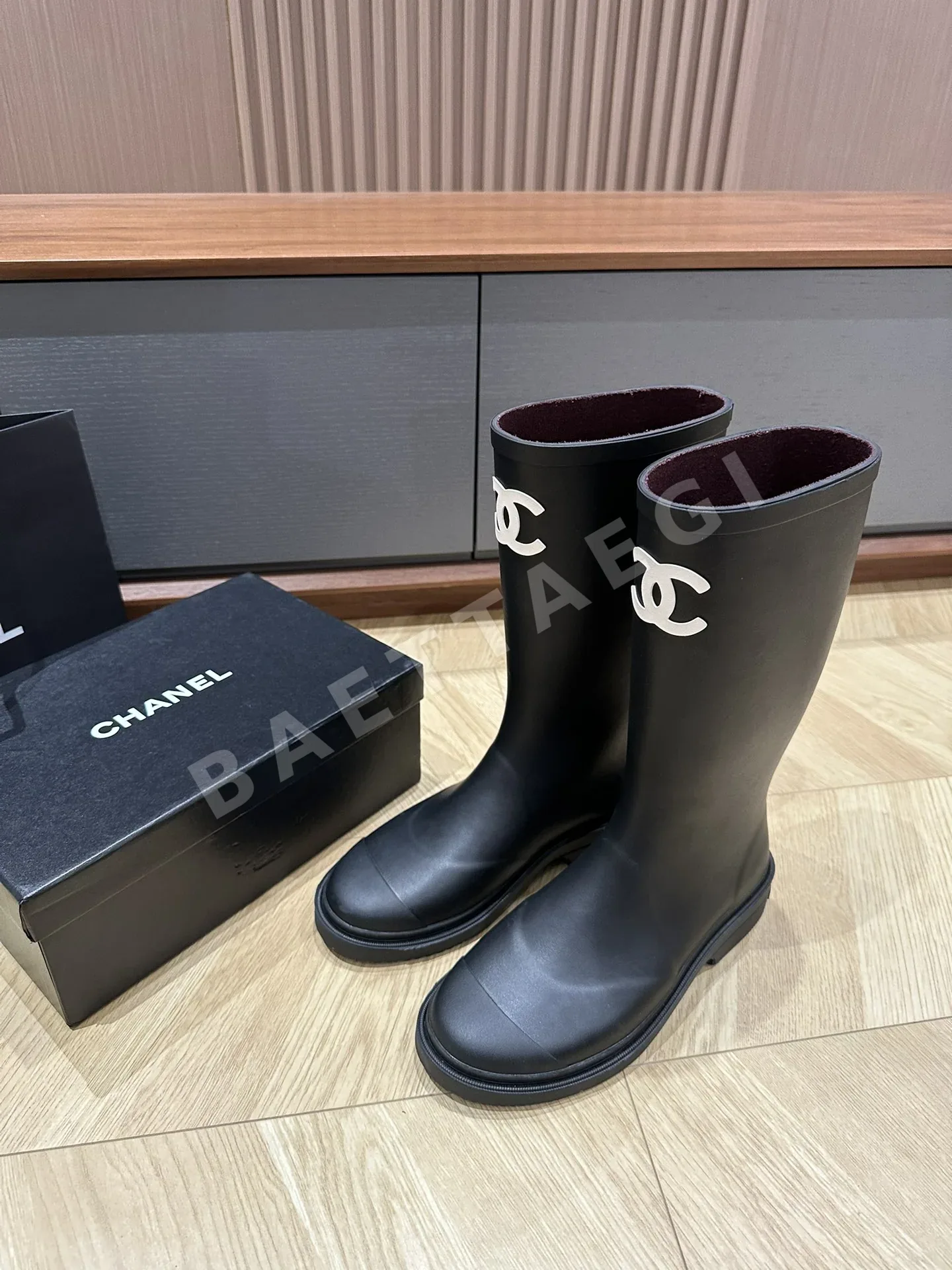 샤넬 레인부츠 85215
