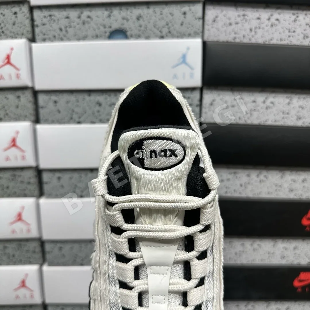 나이키 [KZ2.0] 에어 맥스 95 IO0284-010 201810 Nike Air Max 95 Big Bubble City Pack 상세 이미지 4