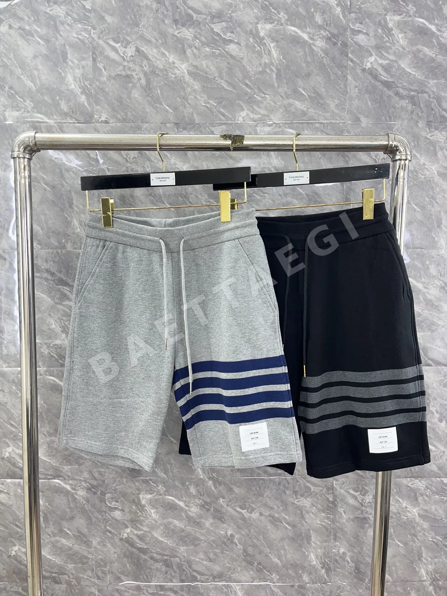 톰브라운 컬러웨이 사선 스트라이프 반바지 40398 Thom Browne Shorts 상세 이미지 2