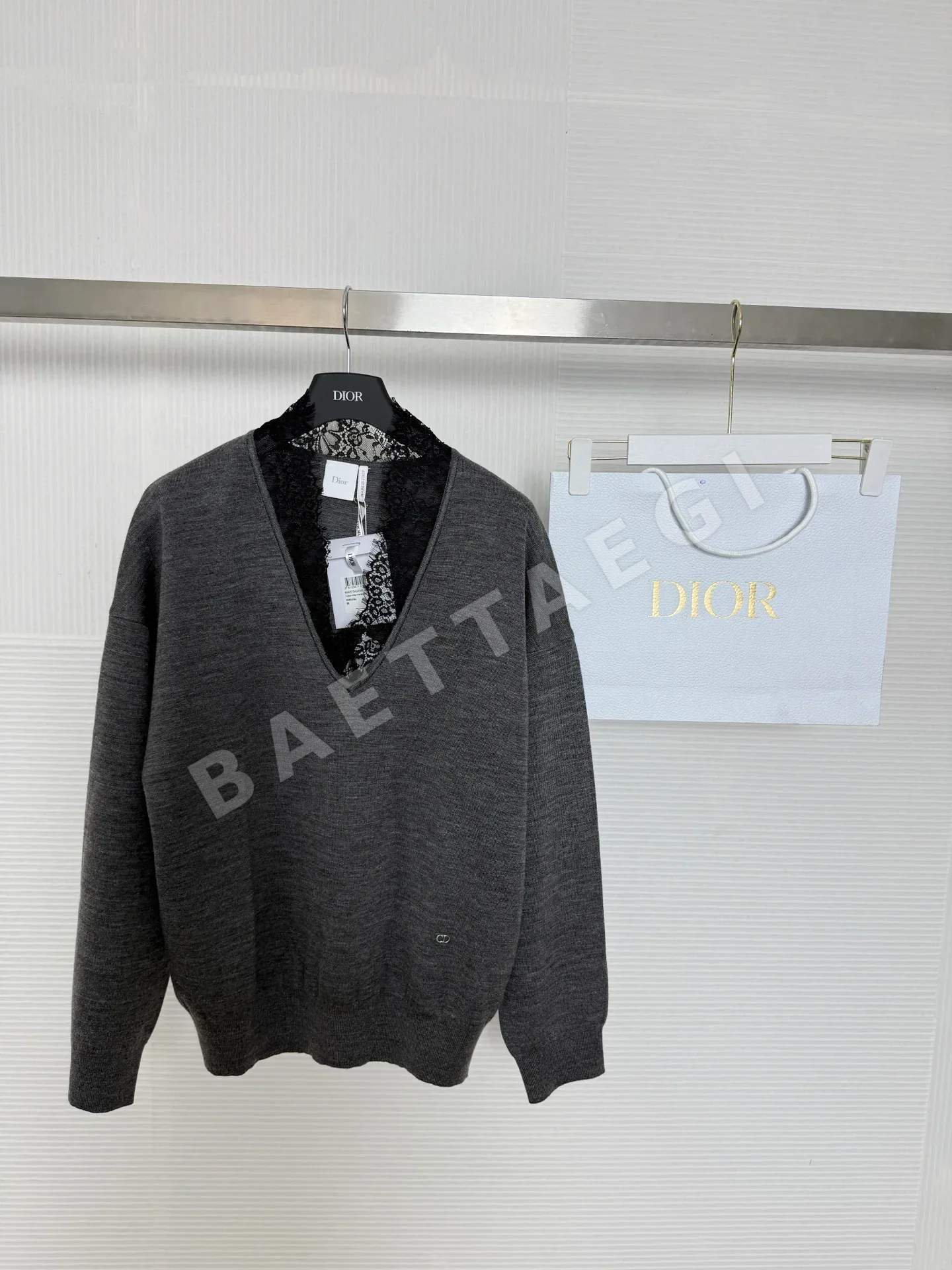 디올 V넥 니트 가디건 212675