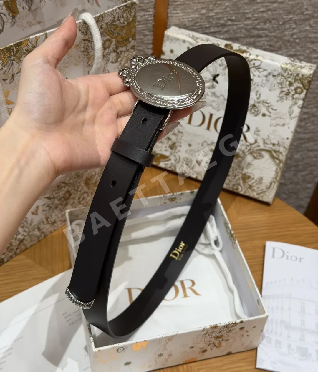 디올 메달리용 스무스 송아지가죽 벨트 상세 이미지 3
