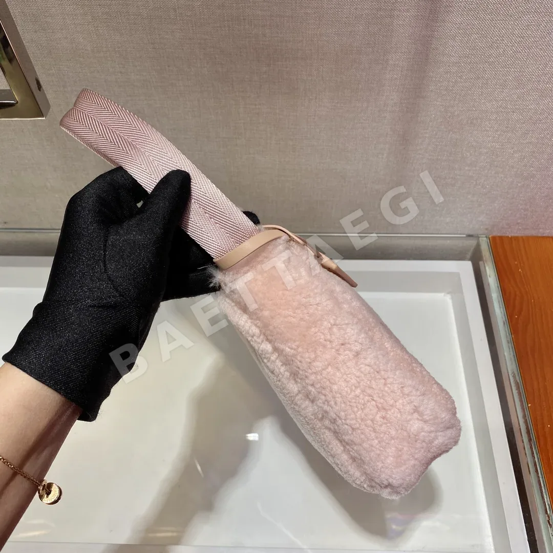 프라다 모피 호보 가방 상세 이미지 6