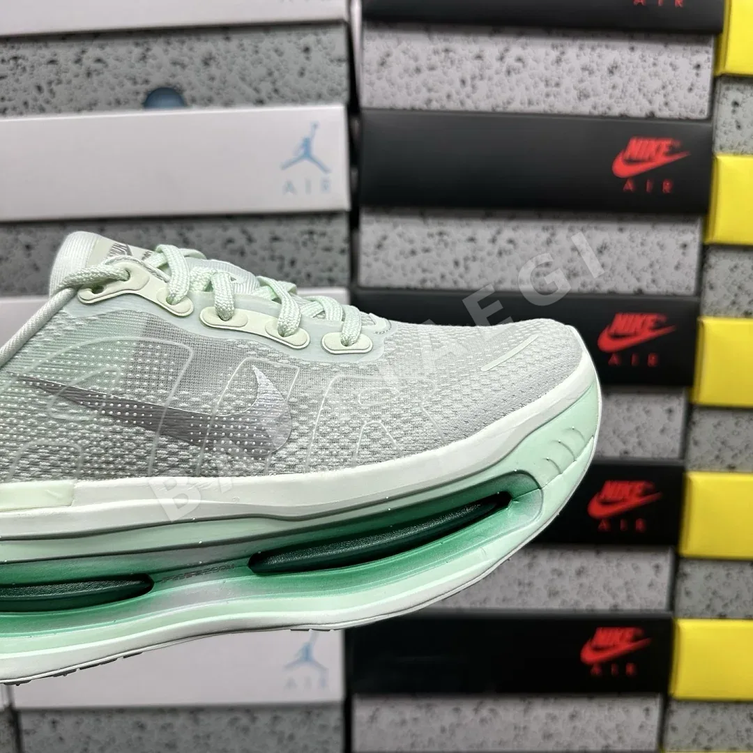 나이키 [M] 보메로 프리미엄 HM5973-300 201721 Nike Vomero Premium Barely Green 상세 이미지 3