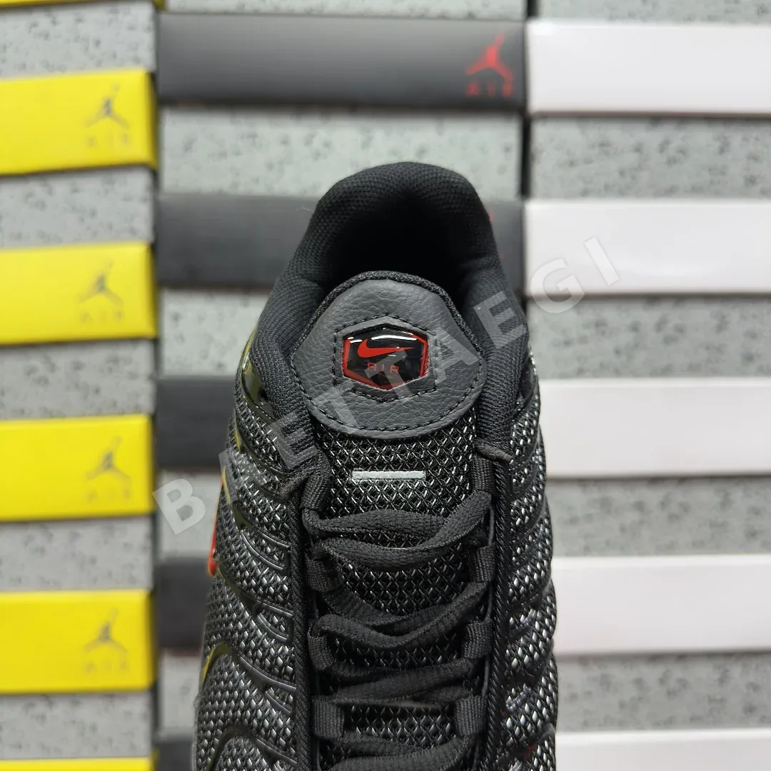 나이키 [BD] 에어 맥스 플러스 DO6383-001 201863 Nike Air Max Plus Metal Mesh Black Red 상세 이미지 3