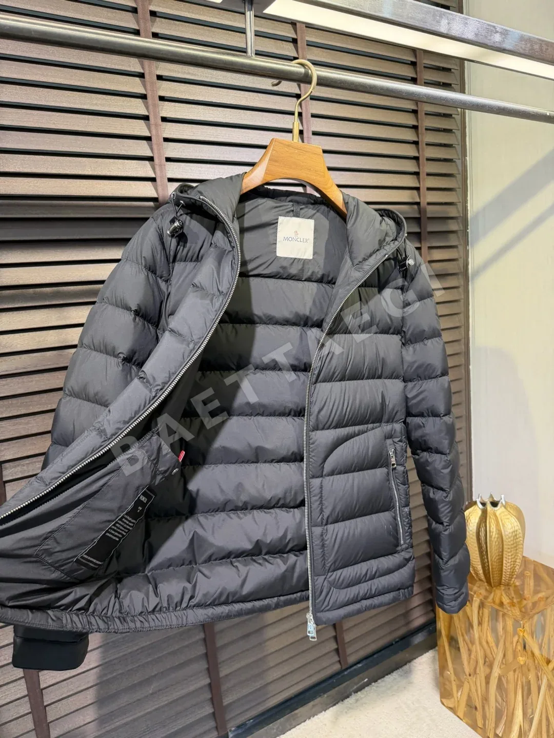 몽클레르 세스트리에 후드 쇼트 다운 자켓 M99805 상세 이미지 8