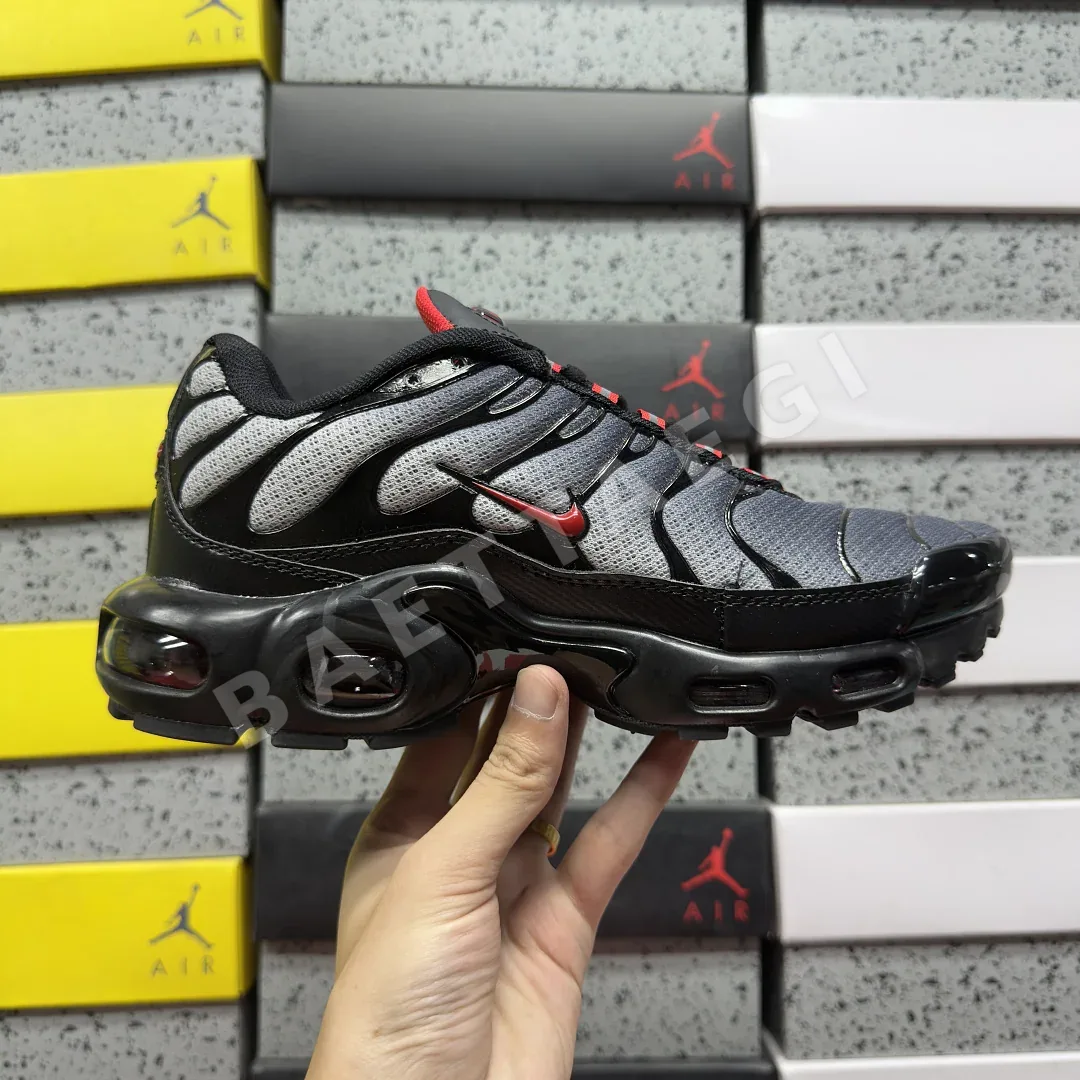 나이키 [BD] 에어 맥스 플러스 CI2299-001 201844 Nike Air Max Plus Black Gradient Red 상세 이미지 3