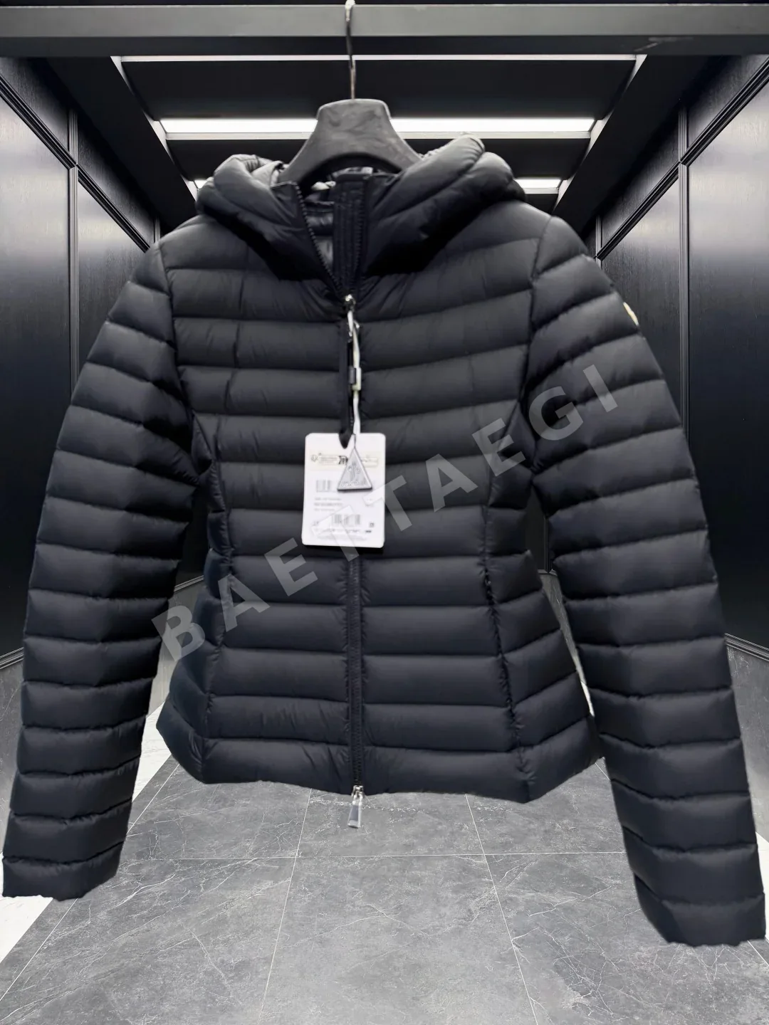 몽클레르 이게 여성 후드 패딩 재킷 상세 이미지 5