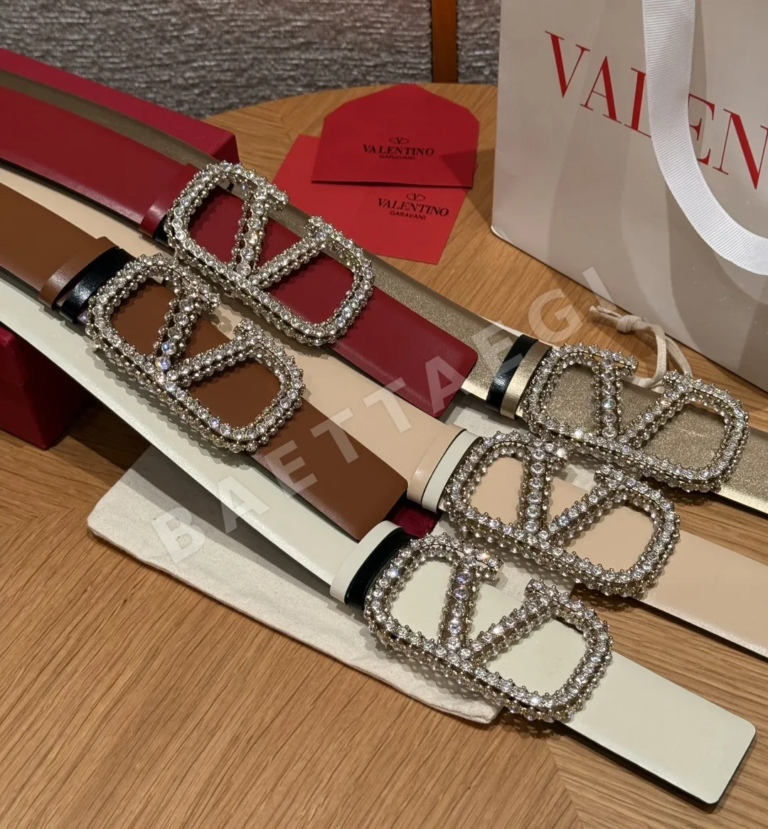 발렌티노 VLOGO 시그니처 크리스탈 장식 리버시블 벨트 40mm 상세 이미지 6