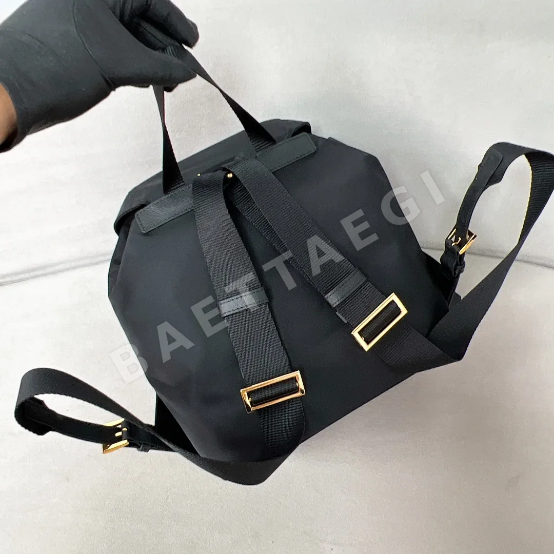 프라다 리에디션 낙하산 나일론 소형 백팩 1BZ677 상세 이미지 4