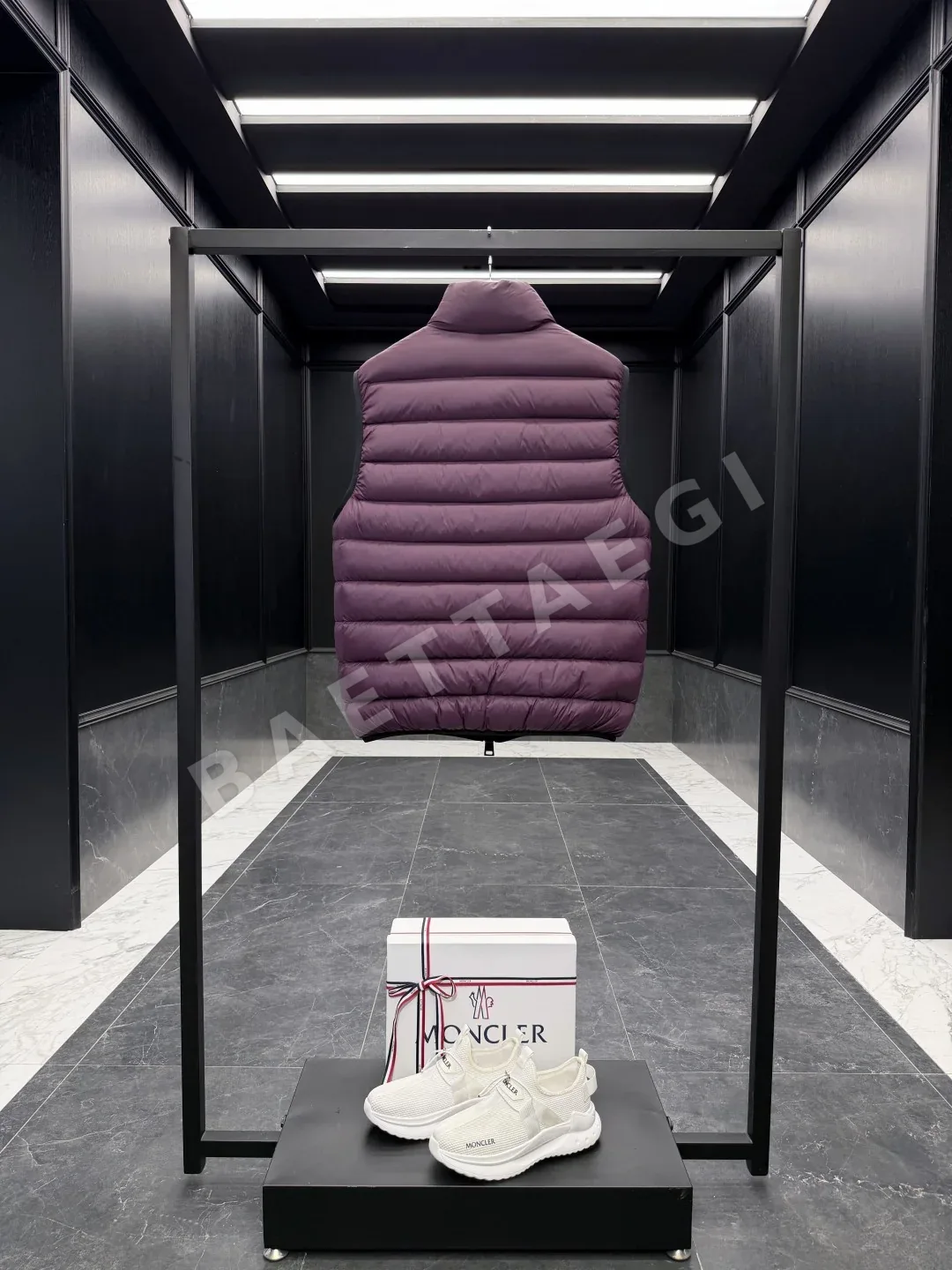 몽클레르 데네브 남성 나일론 다운 조끼 D00630 상세 이미지 9